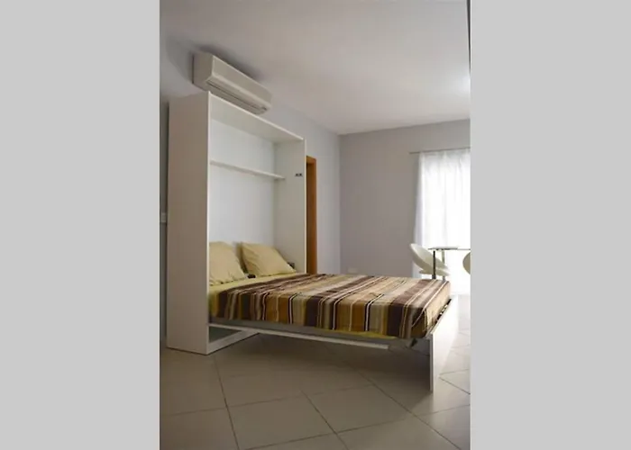 Sunny Apartment In Tas-Sellum Mellieha, Malta.