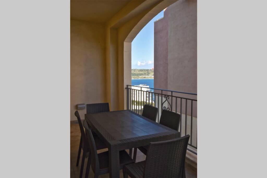Apartment Sunny In Tas-sellum Mellieha, Malta. Ghajn Zejtuna