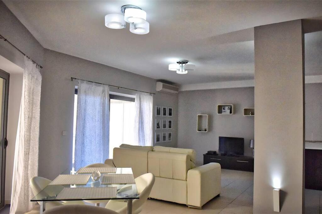 Apartment Sunny In Tas-sellum Mellieha, Malta.